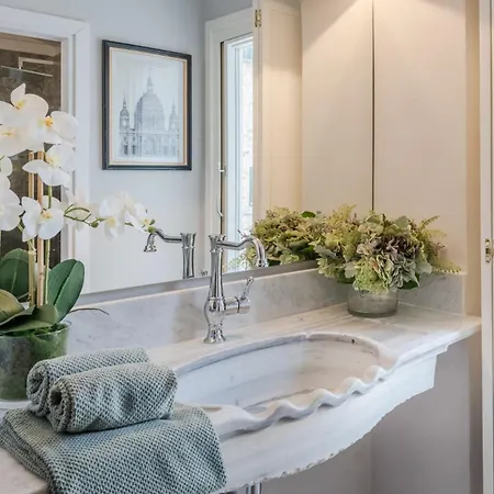 Angelica Luxurious Modern In The Heart Of Apartamento Lucca